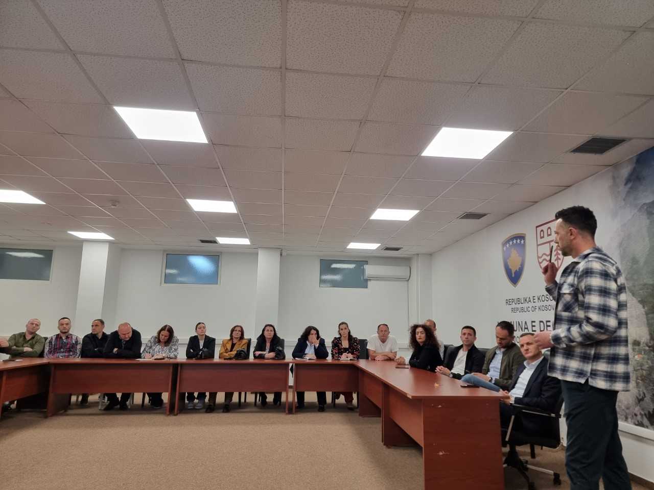 Zyrtari Përgjegjës për Pranimin dhe Trajtimin e Sinjalizimeve Enver Cacaj mabjti seanc Informuse