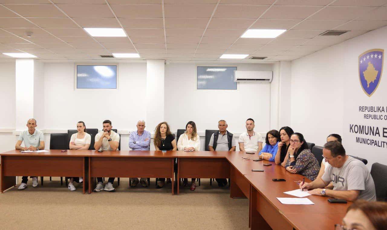 U mbajt konsultimi publik për draft-Vlerësimin Strategjik Mjedisor (VSM) në kuadër të Planit për Menaxhimin e Integruar të Mbeturinave (PNMIM)